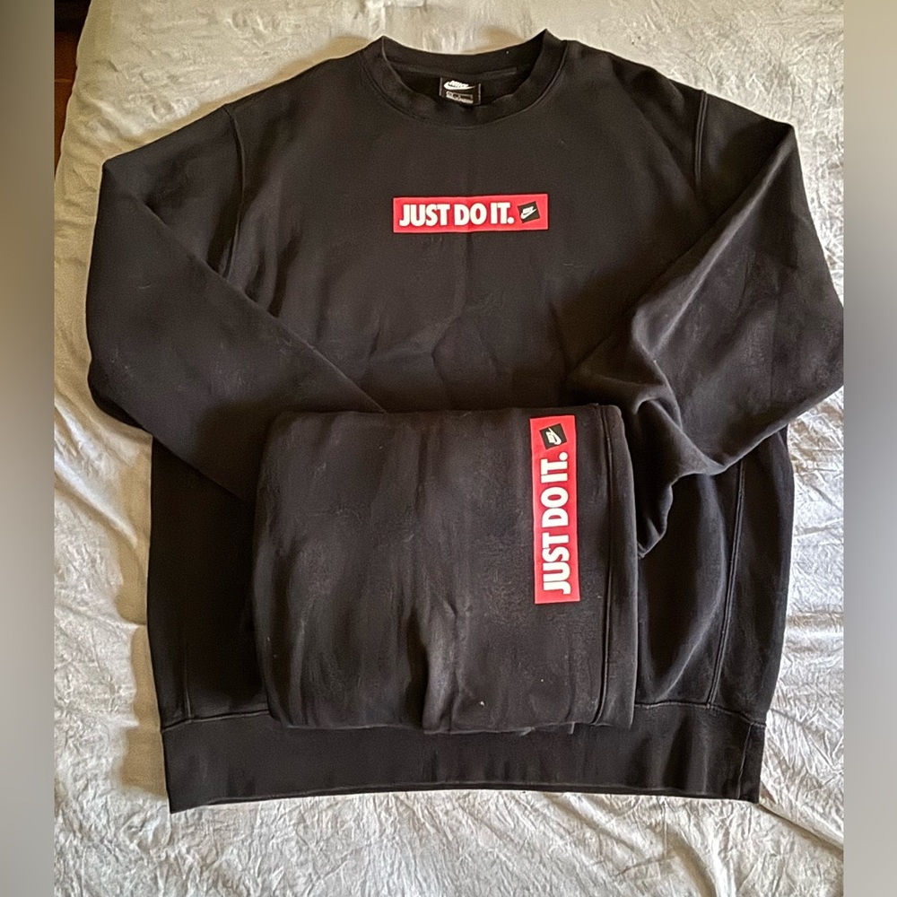 Men’s Nike Sweatshirt & Sweatpants